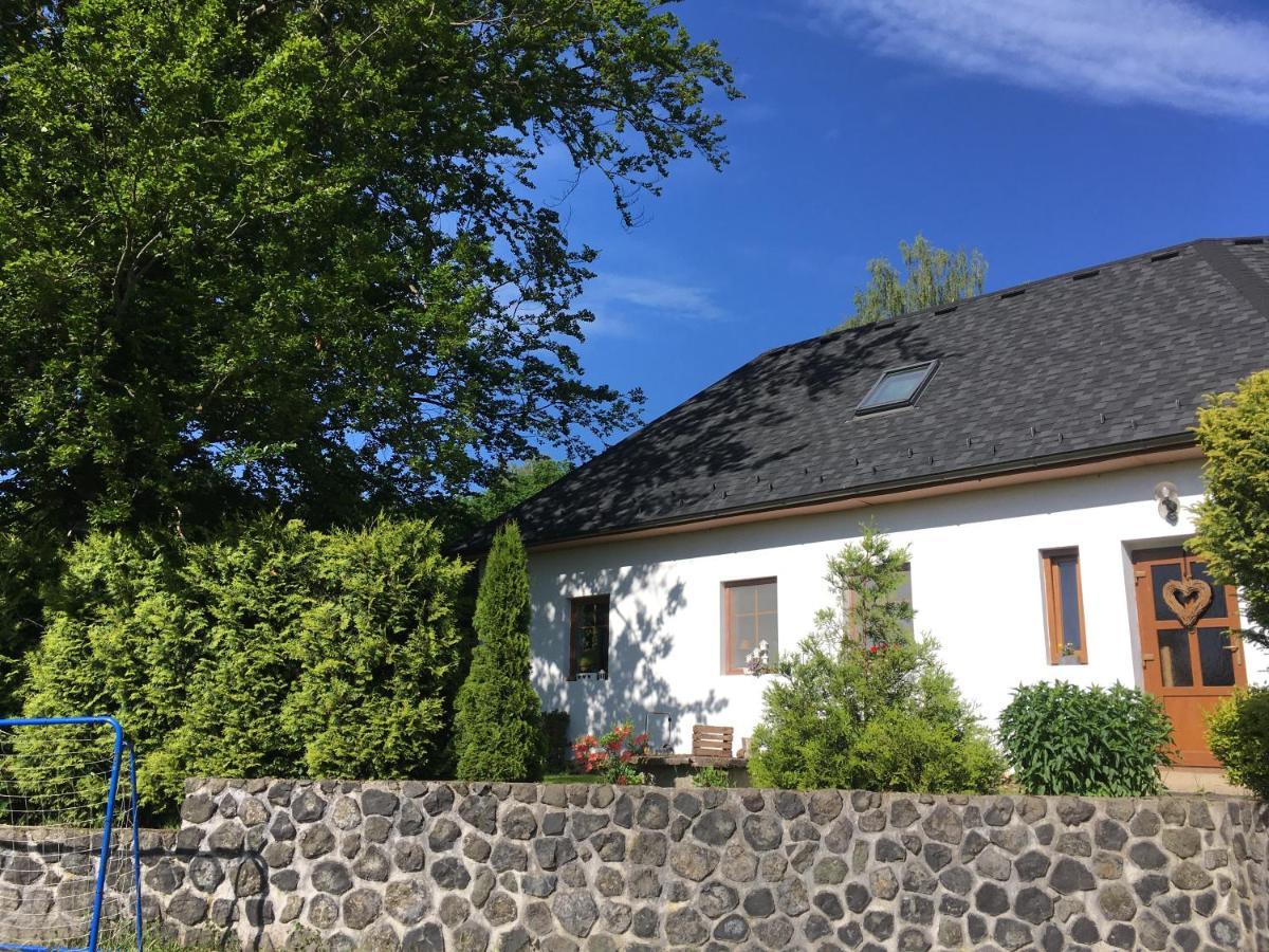 Apartman U Pamatneho Stromu Apartment Ceska Lipa Luaran gambar